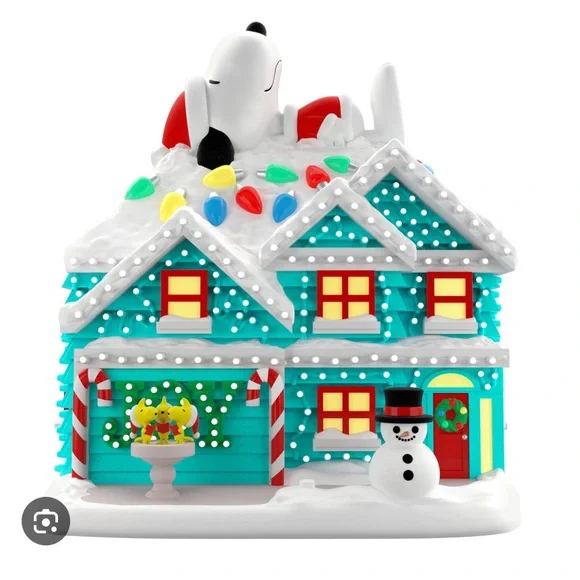 Hallmark Keepsake Snoopy Peanuts The Merriest House in Town tabletop decoration - Picture 1 of 6
